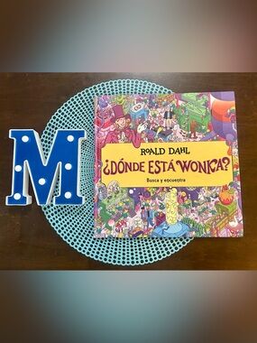 Dnde est Wonka? / Where's Wonka?: A Search-and-Find Book by Roald Dahl (Spanish)